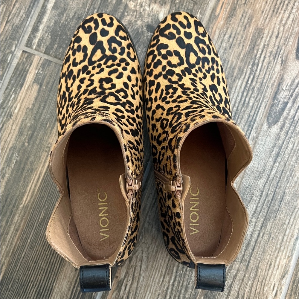 Vionic Leopard Print Ankle Booties - 8.5 - EUC - Picture 6 of 9